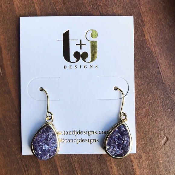 NWT purple crystal drop earrings with gold frame - Picture 2 of 6